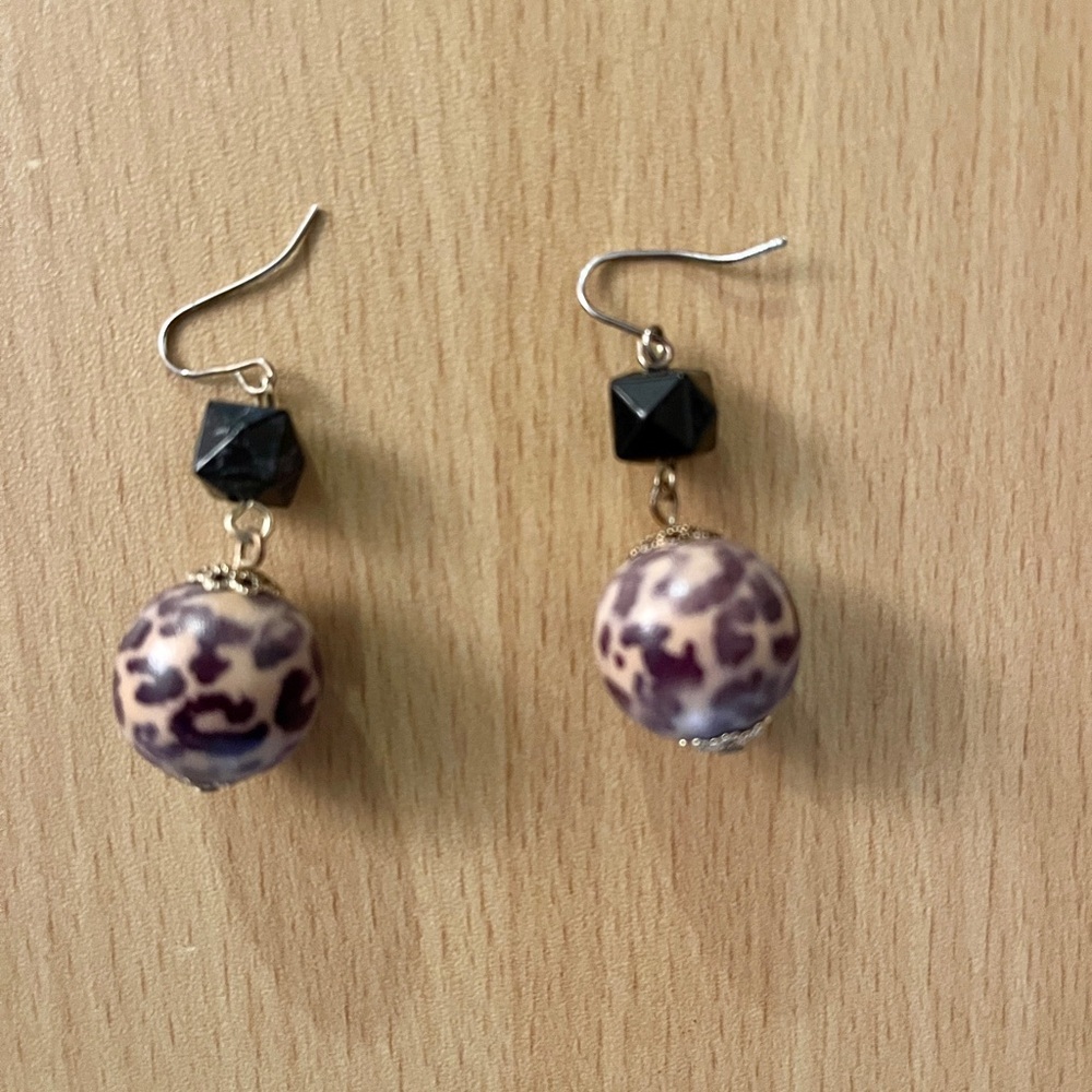 NWOT Leopard Print Beaded Earrings - Picture 6 of 9
